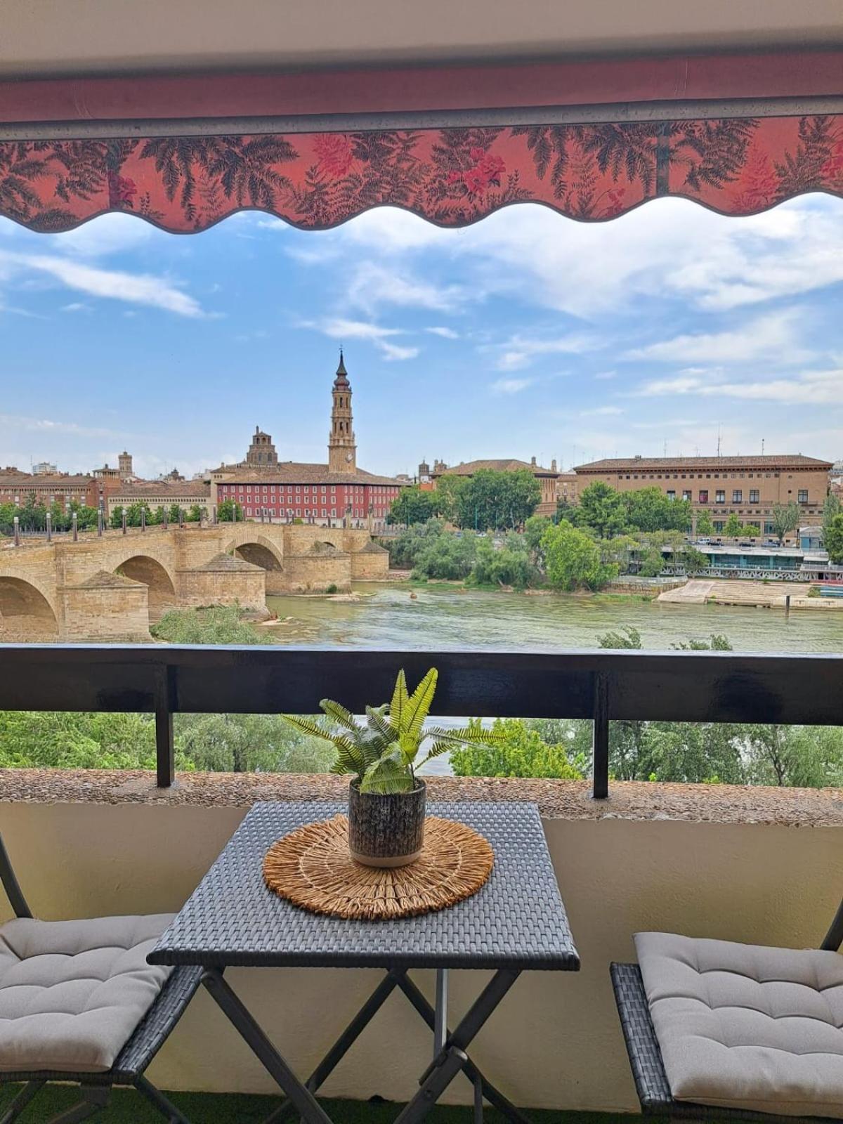 Apartamento Con Vistas Al Pilar Con Aparcamiento Privado Saragossa Exterior foto